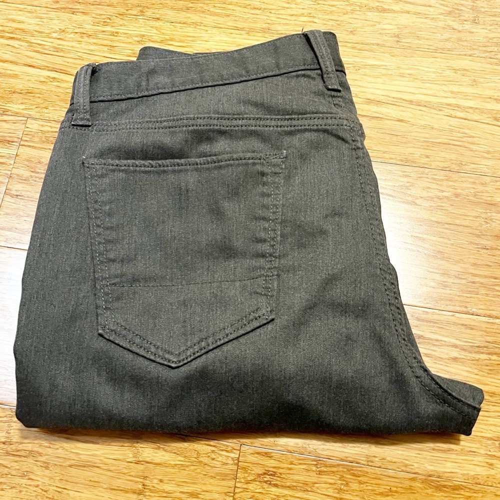 Banana Republic Men's Charcoal Gray Slim Travel Jean. Size 34 Waist X 32 Length - Picture 8 of 16